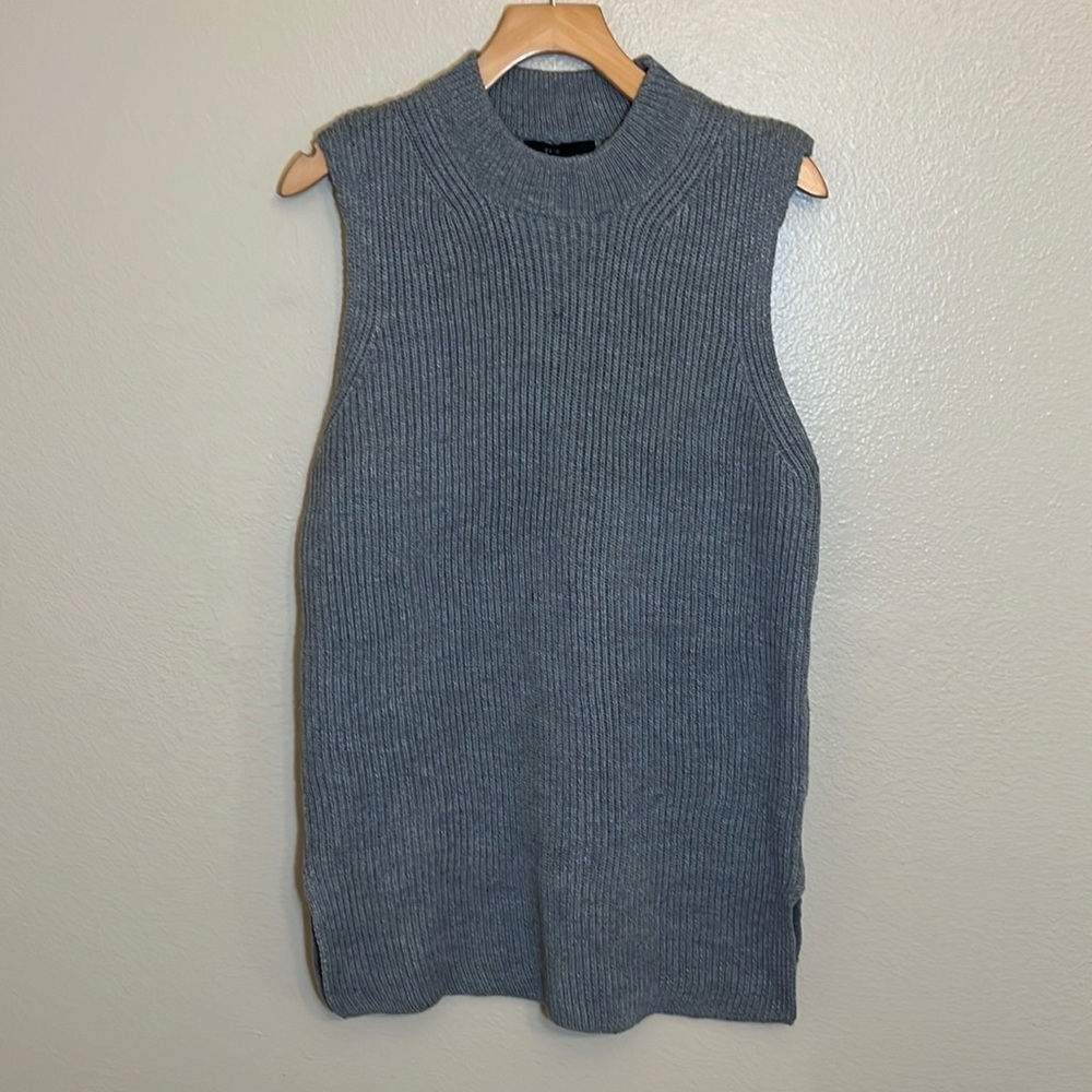NWT Fate Grey Sleeveless Tunic Sweater